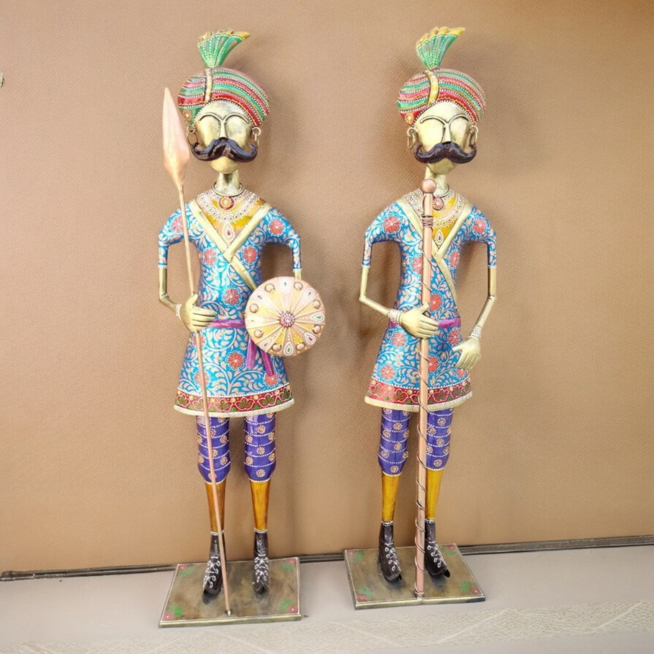 26" Guards Set of 2 Metal Showpiece